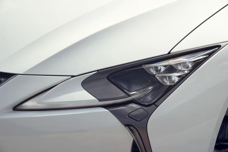 Детали экстерьера Lexus LC500h 2017 года  (WW) (фото 31 из 40)